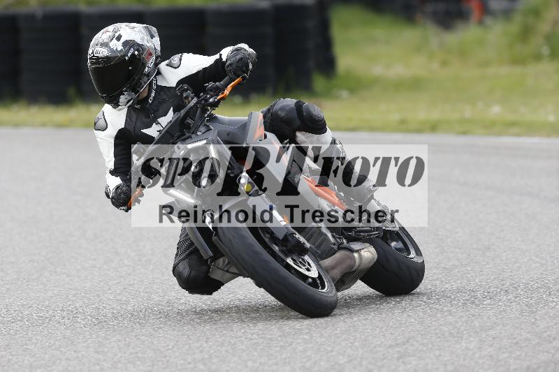 /Archiv-2025/09 22.04.2025 Cornu Master School ADR/rot-rouge/38